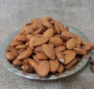 Almonds ( 1 kg ) 